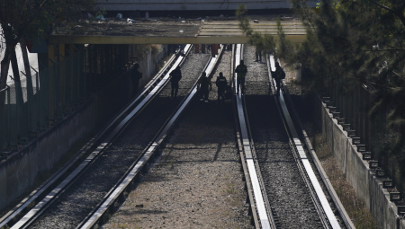 VOZ ISKOČIO IZ ŠINA Dve osobe povređene