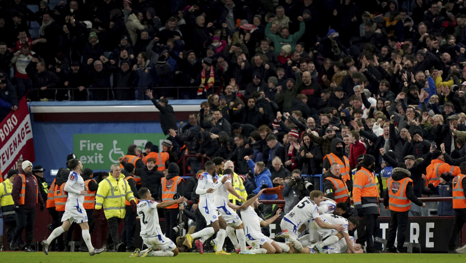 SENZACIJA U ENGLESKOJ Četvrtoligaš izbacio Aston Vilu iz FA Kupa posle preokreta, Siti se poigravao sa Čelsijem