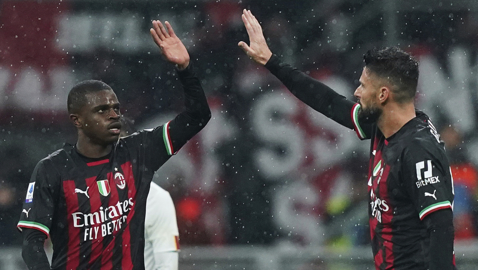 "ROSONERI" IMALI SVE, PA UMALO OSTALI BEZ IČEGA Milan vodio 2:0 do 87. minuta, pa dozvolio Romi da se vrati i udaljio se od šampionske titule