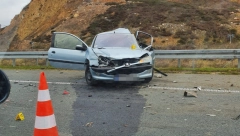 ZAKUCALI SE U OGRADU, AUTOMOBIL POTPUNO SMRSKAN Stravične scene na mestu udesa na Zrenjaninskom putu