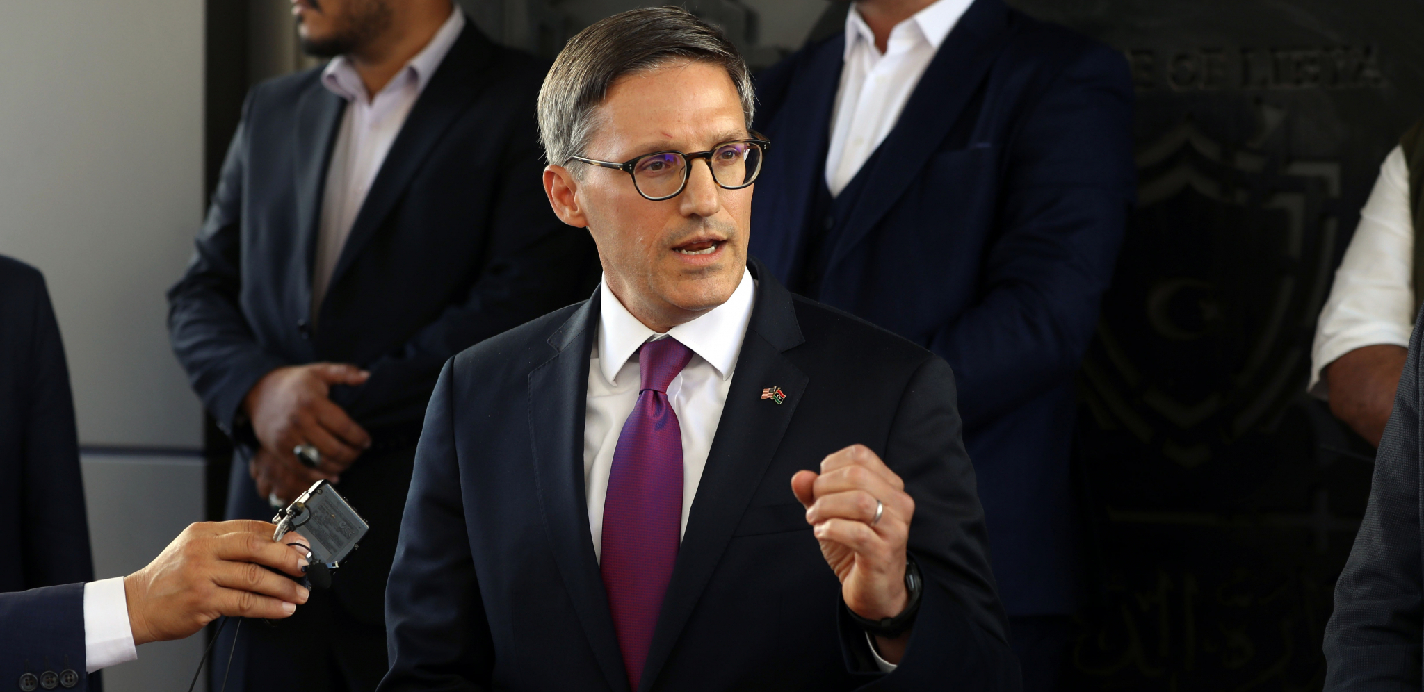 Ko je Derek Šole, američki zvaničnik koji dolazi u četvrtak -  Bajdenov moćnik stiže u Beograd!