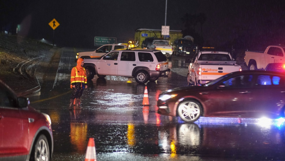 NEMOJTE DA SE KASNO POKAJETE Ako ovo ne znate, jedna greška u vožnji po kiši može da bude kobna