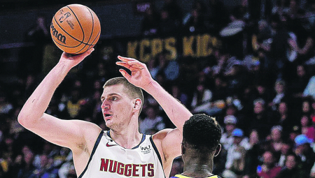 RAZBIJA I NEMA NAMERU DA STANE Jokić odigrao još jednu moćnu partiju, zbog jednog poteza ceo Denver ja na nogama (VIDEO)