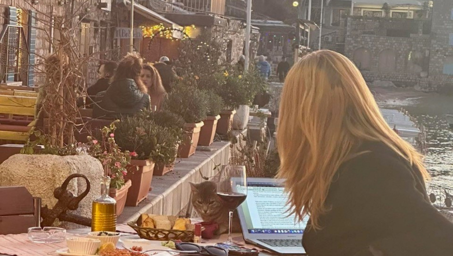 ALO! PAPARACO Evo kako i sa kim Vesna Dedić provodi vreme u Crnoj Gori (FOTO)