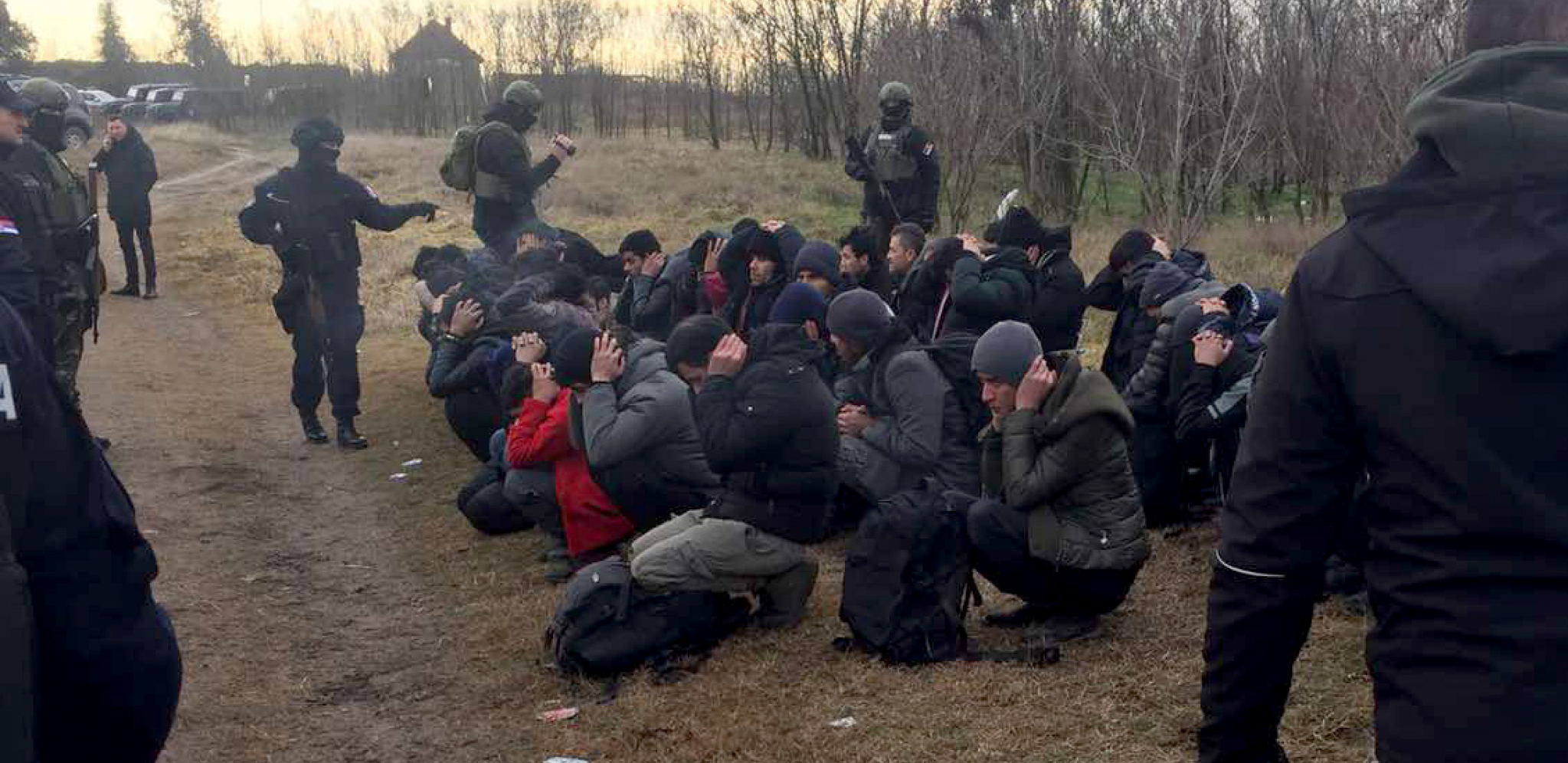 VELIKA AKCIJA POLICIJE U SRBIJI Pronađena 182 nelegalna migranta, kao i ovo smrtonosno oružje (FOTO)