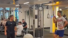 NOVAK "SKINUO" MESIJA Đoković u akciji "Šta radiš to glupane?" do suza nasmejao poznatog tenisera (VIDEO)