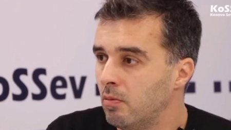 BUSA SE U GRUDI ŠTO JE IZ PRIŠTINE, A U STVARI... Pogledajte šta sve Savo Manojlović radi protiv Srba na Kosovu i Metohiji!