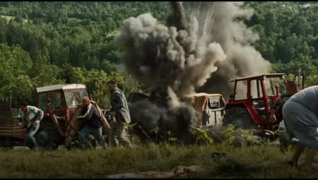 TALAS EMOCIJA PREPLAVIO JE PUBLIKU! Evo ko je prošetao crvenim tepihom na premijeri prvog filma o stradanju Srba u Oluji (VIDEO)