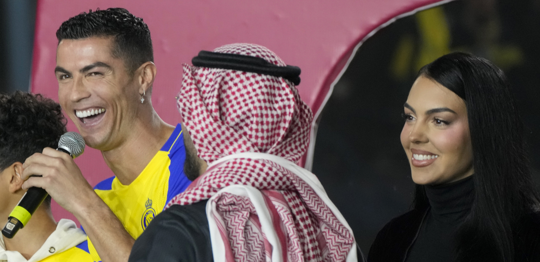 VIŠE OD MAŠTE: Za ulaznicu egzibicije Ronalda i Mesija nudi se... NE, TO NE MOŽETE NI DA ZAMISLITE!