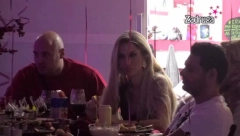 RONI SUZE DOK IH GLEDA Aleks ne može da se smiri dok Car ljubi Maju