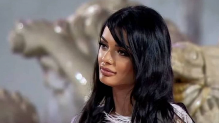 MOMCI SU ME ČAŠĆAVALI TAŠNAMA I NOVČANICAMA: Bivša zadrugarka priznala da joj je dečko za intimne odnose platio 1.000 evra