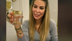 PIJE KONJAK OD 500.000 DINARA Olja Crnogorac se bahati na društvnim mrežama, otac je žestoko izvređao: HAJDE SVINJO (VIDEO)