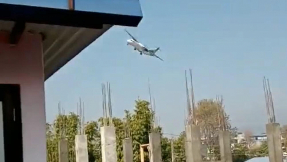 PAO AVION U NEPALU! Kamere snimile užasnu nesreću, najmanje 40 mrtvih! (UZNEMIRAVAJUĆI VIDEO)