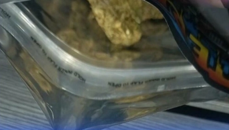 NARKOTIKE KRIO U AUTOMOBILU Mladić iz Niša lišen slobode zbog šest paketa, sa oko 6,4 kilograma marihuane!