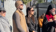 TUGA NA NOVOM GROBLJU Porodica i prijatelji obeležavaju godišnjicu smrti Arkana, ISPOŠTOVALI SVE OBIČAJE (FOTO/VIDEO)