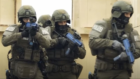 RAZBIJENA BALKANSKA NARKO - BANDA U AUSTRIJI Klupko je počelo da se odmotava kada su uhapšena dvojica državljana Srbije i jedan Austrijanac