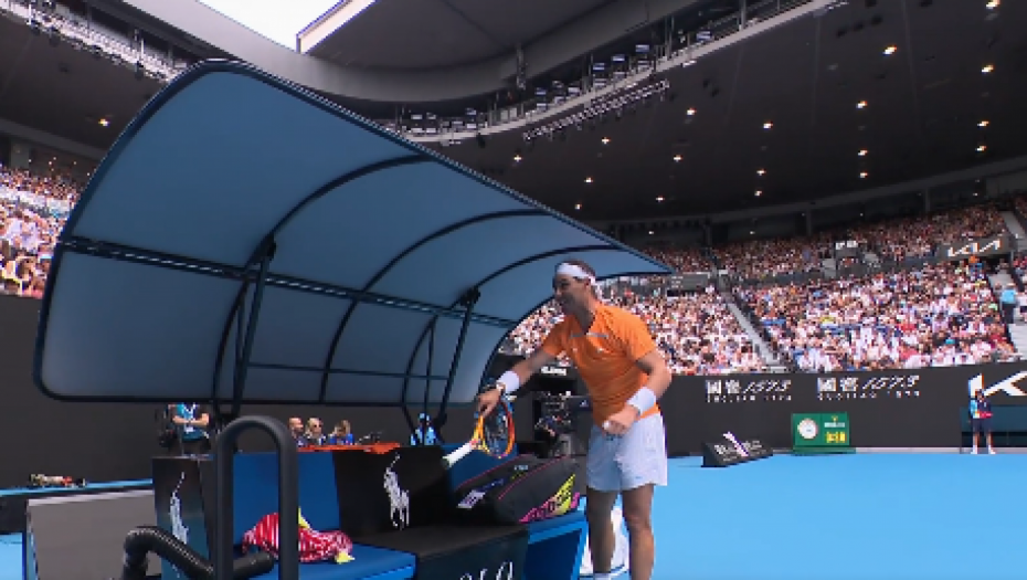 VRATI MI TO, TO MI TREBA Nikad bizarnija scena ne meču Rafe Nadala (VIDEO)