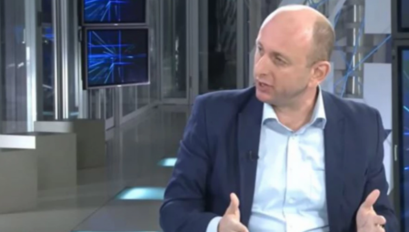 KNEŽEVIĆ OPET DOMINIRA KOMENTARIŠUĆI AFERU GODINE U CRNOJ GORI Da je bila neka mlađa...