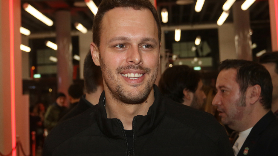 PROCURELE GOLE SLIKE NOVE DEVOJKE IGORA KOJIĆA U akciji sa drugim muškarcem, VRELE SCENE ŠOKIRAJU, a mlađa je od Severine 23 godine! (FOTO)