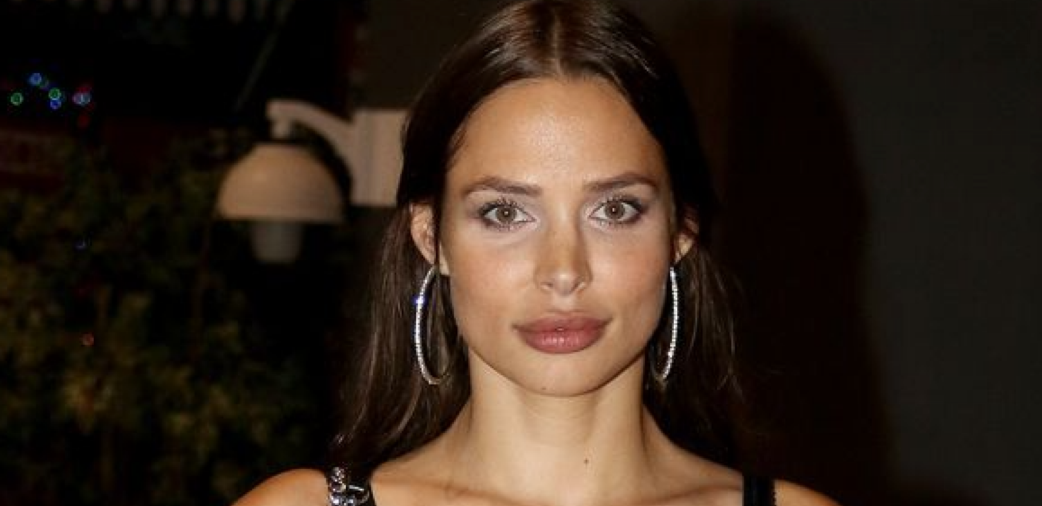 ŠAVIJA U MAJICI BEZ BRUSA, MAŽE SE ULJEM Vreli kadrovi starlete napravili haos, mnogima neće biti dobro