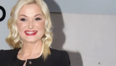 OTIŠLA JE ZBOG NJEGA OD KUĆE I RODILA MU ĆERKU! Ljubavni život Sanje Đorđević podseća na pravu bajku!