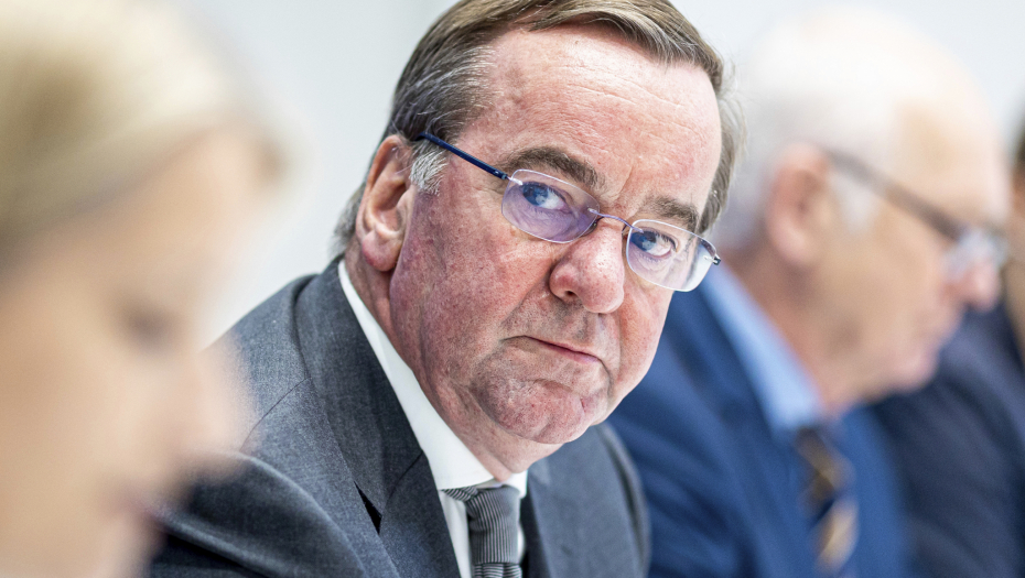 ČEKAJU GA TEŠKE ODLUKE Novi ministar odbrane Nemačke položio zakletvu