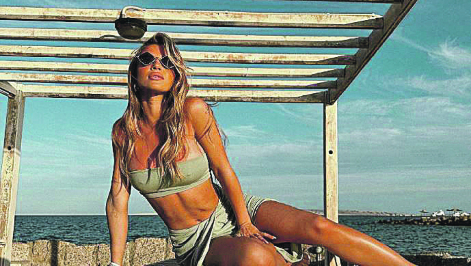 DŽEHVA RASPAMETILA MUŠKI ROD: Razgolitila se a komentari samo pristižu "RECEPT ZA LEPOTU" (FOTO)