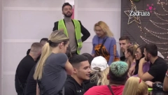 POČEO JE TEST Darko počeo da postavlja pitanja Zoli za vozački ispit, Čolić van sebe