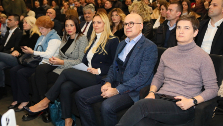 SRPSKI DRŽAVNI VRH NA PREMIJERI FILMA "OLUJA" Potresna priča o egzodusu 200.000 Srba sa svojih vekovnih ognjišta (FOTO/VIDEO)