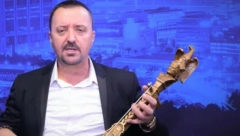 HAJKA NA SRBE U CG SE NASTAVLJA Miljanić pozvan na informativni razgovor: GUSLAR policajcu održao čas istorije (VIDEO)