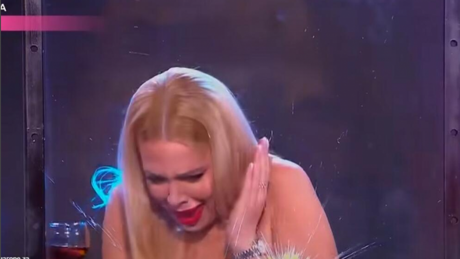 PLAKAĆETE OD SMEHA: Ovako su Ćana i Milica Torodović imitirale jedna dugu, publika u ŠOKU (VIDEO)