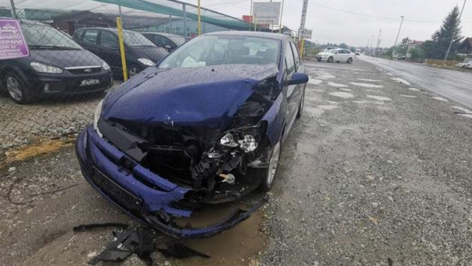 DRAMA KOD ČAČKA Sudar automobila i šlepera, samo pukom srećom izbegnuta tragedija!