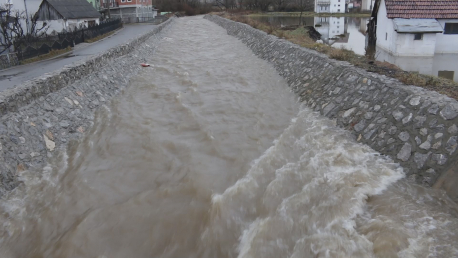 DANAS SE OČEKUJE VRH POPLAVNOG TALASA Situacija u Sjenici katastrofalna, cela naselja poplavljena