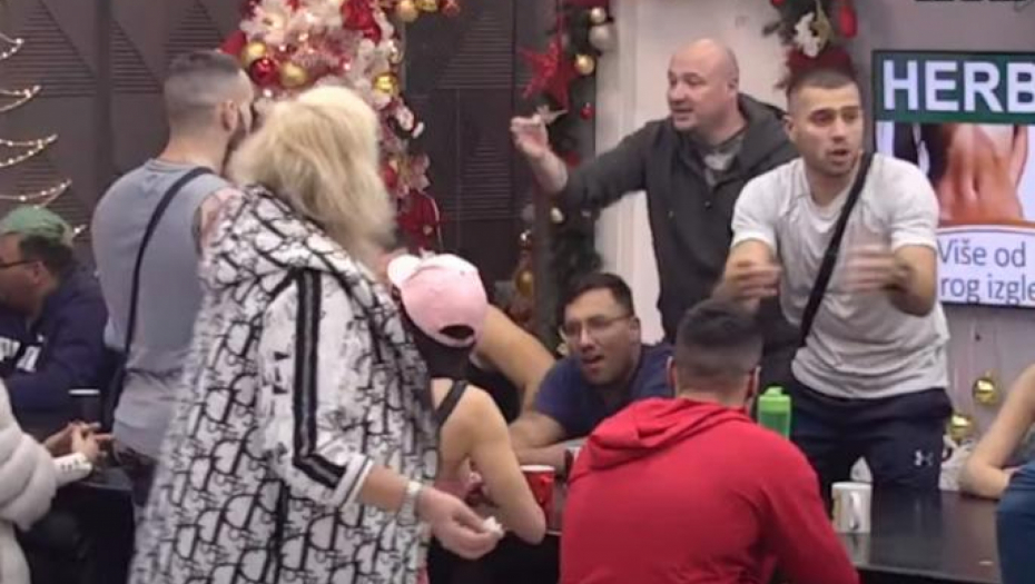 PONOVO ZARATILI Bojan i Marko MMA se ne smiruju, opet u klinču, zadrugari skočili kao opareni