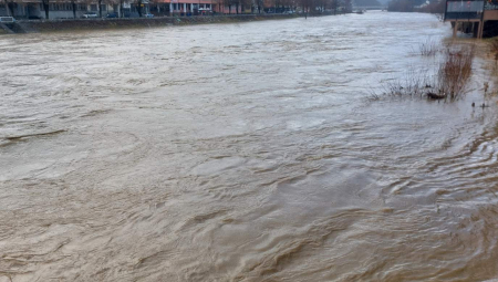 POPLAVE NA KIM U Kosovskoj Mitrovici evakuisano 120 porodica