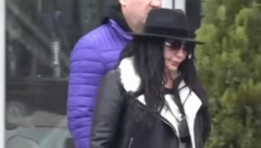 BEZ TRUNKE ŠMINKE, UTEGNUTA U HELANKE Stoja ponovo iznenadila, EVO KAKO IZGLEDA KADA MISLI DA JE NIKO NE GLEDA (FOTO/VIDEO)