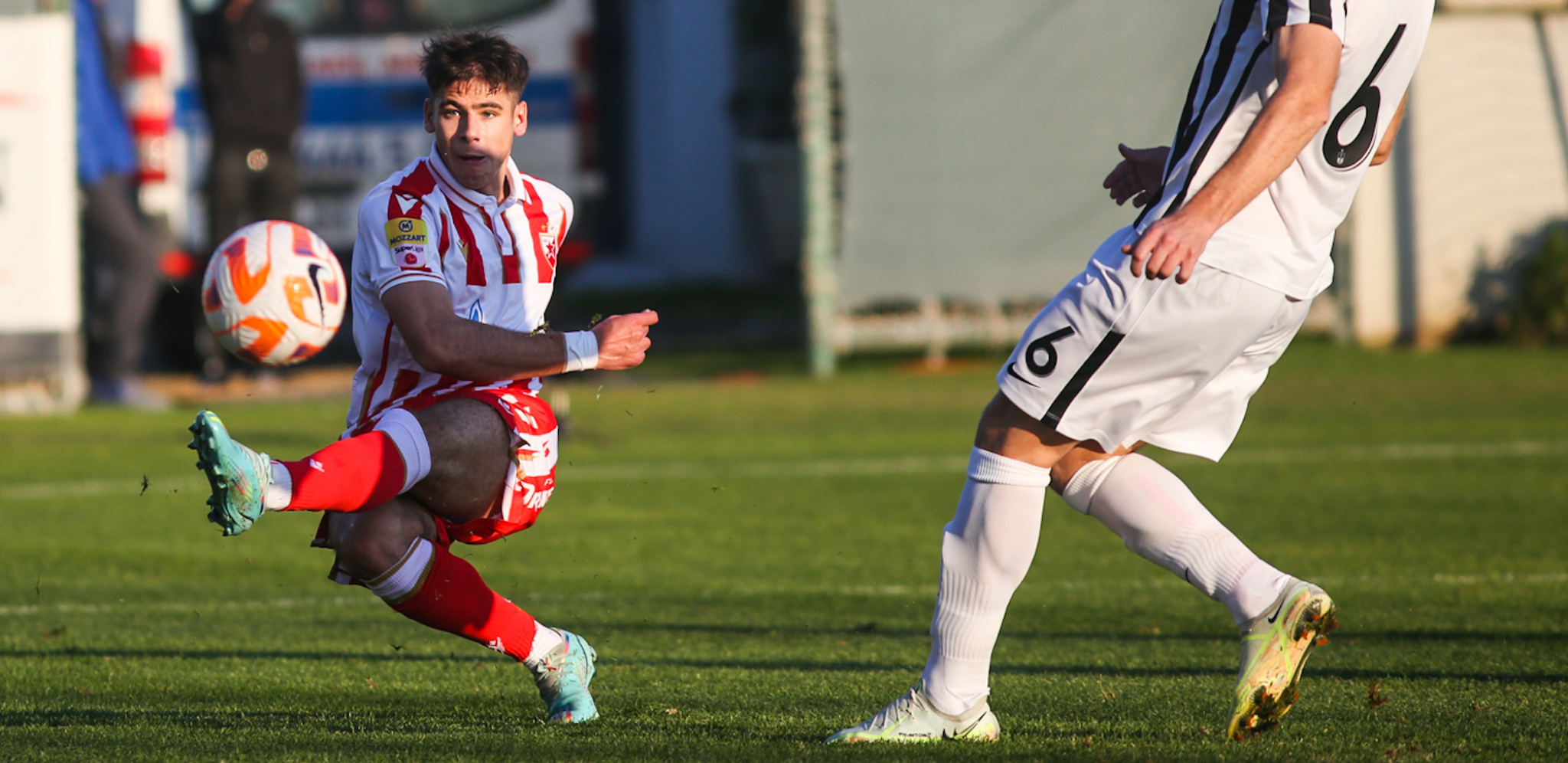 CRVENO-BELI SIGURNI U DRUGOJ PROVERI Mladi ofanzivac se pogotkom za pobedu nameće Milojeviću, Zvezda savladala Nefči