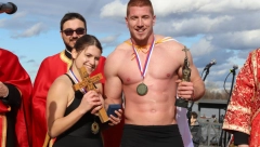 TRADICIJA Plivanje na Bogojavljenje održano širom Srbije: Plivali srcem za časni krst