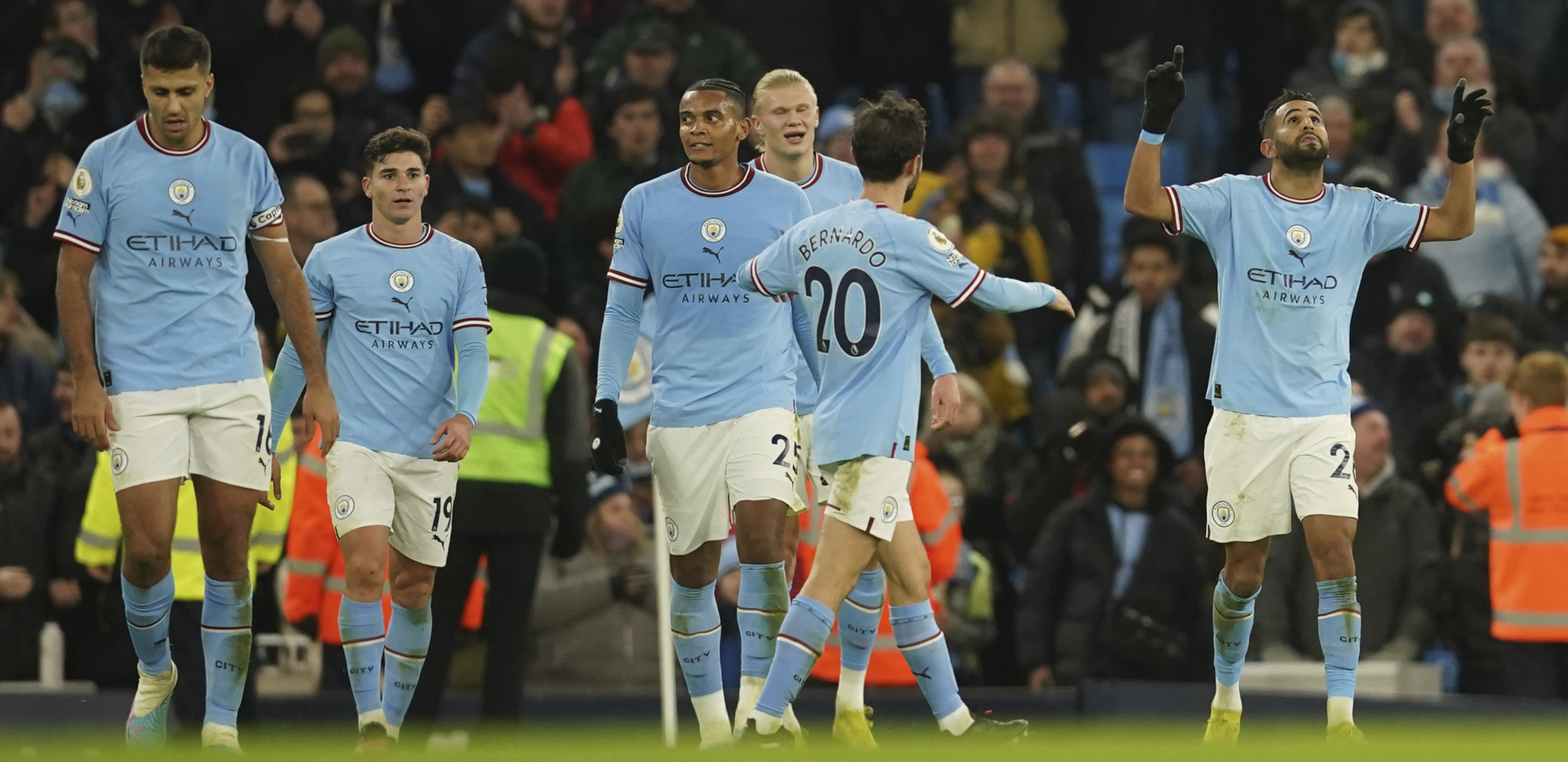 "PEVCI" NALJUTILI ŠAMPIONA, PA DOŽIVELI DEBAKL Totenhem vodio 2:0, ali izgubio od Sitija - Marez vratio "građane" u borbu za titulu