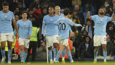 "PEVCI" NALJUTILI ŠAMPIONA, PA DOŽIVELI DEBAKL Totenhem vodio 2:0, ali izgubio od Sitija - Marez vratio "građane" u borbu za titulu