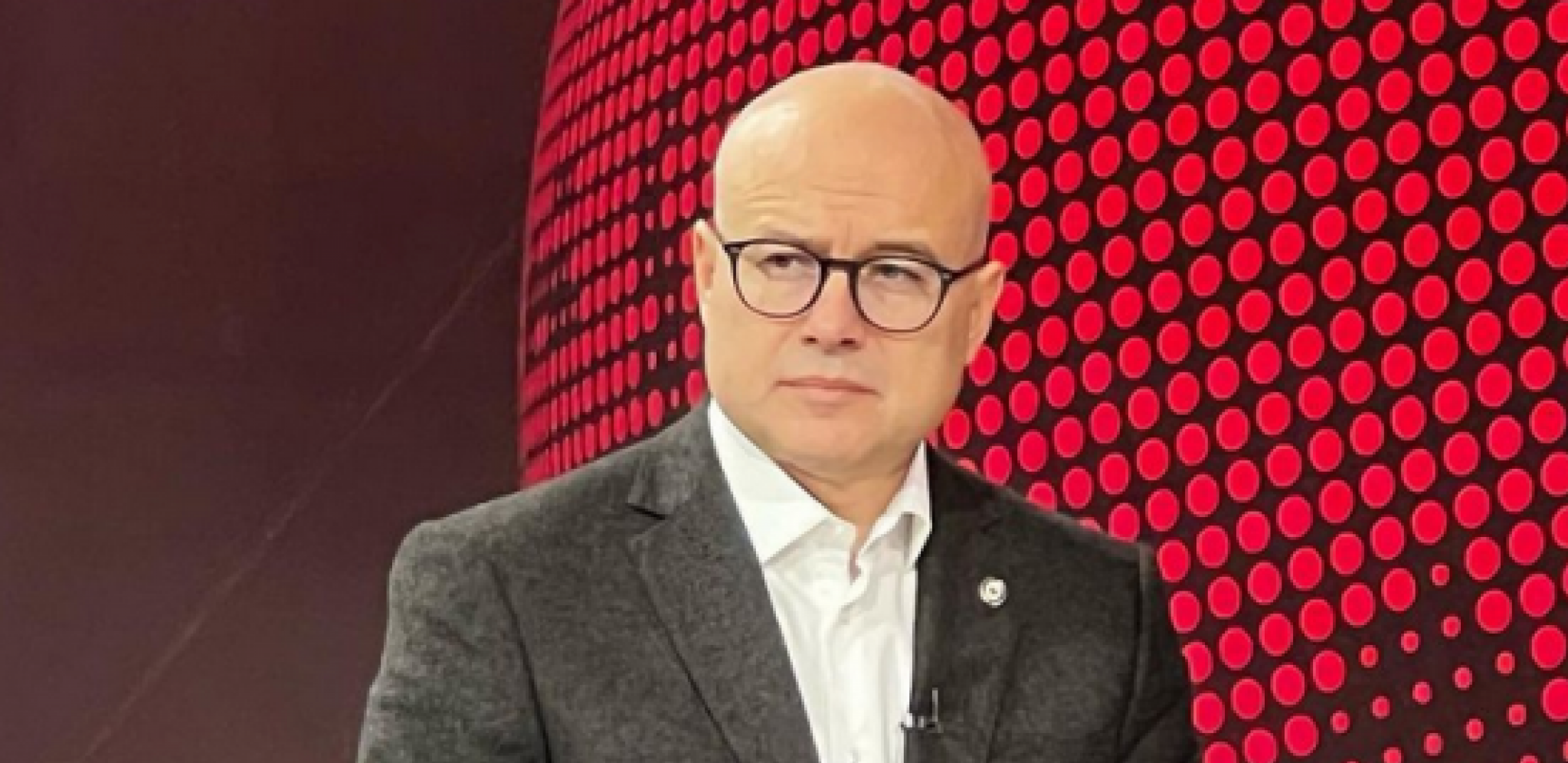 VUČEVIĆ POSLAO MOĆNU PORUKU: Vojska i ministarstvo odbrane daje bezrezervnu PODRŠKU predsedniku Vučiću. Ogroman pritisak na Srbiju, nećemo biti na kolenima, svi u liniju odbrane otadžbine!