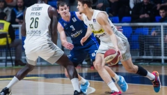 STUDENTI PALI NA CRNO-BELOM ISPITU Partizan u Podgorici savladao Studentski centar pred drugi evroligaški derbi u sezoni