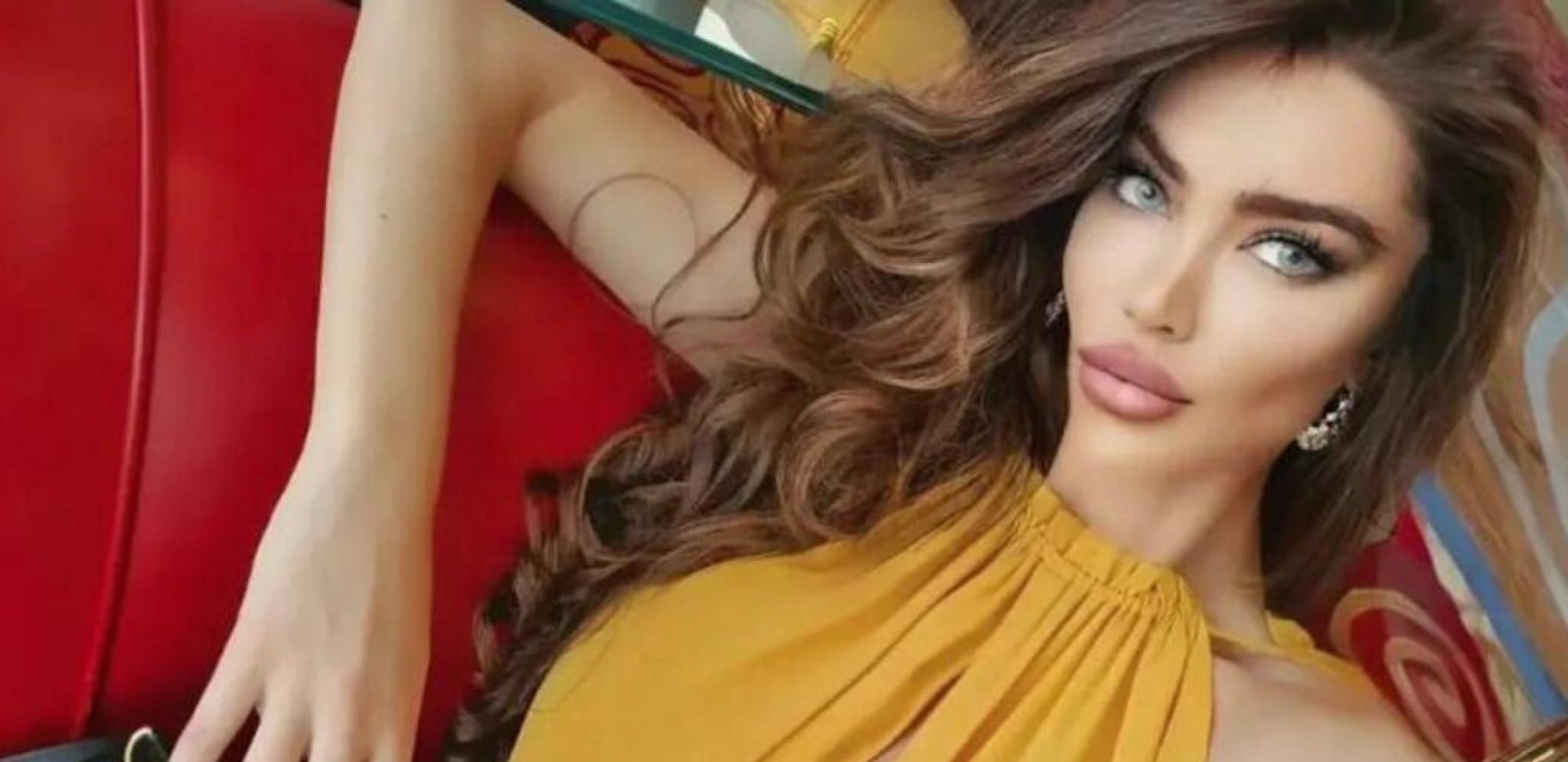 EVO KAKO JE SORAJA IZGLEDALA NEKOLIKO DANA PRED POROĐAJ Starleta obukla minić ne mareći za minus, A DANE JE PROVODILA SA OVOM OSOBOM (FOTO)