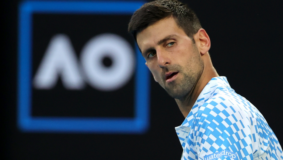 NOLE U KLINČU SA SUDIJOM Đoković poludeo zbog peškira, sve mu je sasuo u lice