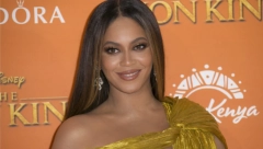 FAN IZDAO BIJONSE Naočare poznate pevačice se našle na aukciji, početna cena je 15.000 funti