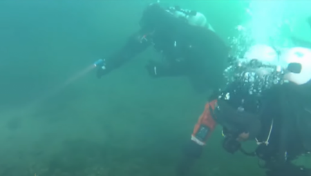 RONIOCI NA TERENU TRAGAJU ZA MLADIĆEM IZ AUTA KOJI JE SLETEO U DUNAV Detalji stravične nesreće kod Velikog Gradišta!