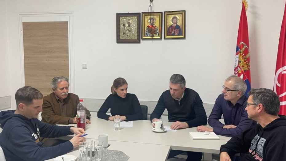 PRODALI BI SRBIJU DA NAUDE VUČIĆU Udružili se i levičari i desničari s ciljem da otežaju poziciju države u borbi za Kosovo i Metohiju