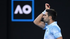 BRUTALAN NAPAD NA NOVAKA Legendarni teniser optužio Đokovića da je lažirao povredu, pomenuo je i Srbinove suze