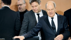 AMERIKA ŽESTOKO UDARILA NA SAVEZNIKE! Šolc zna da ne može da pobedi!