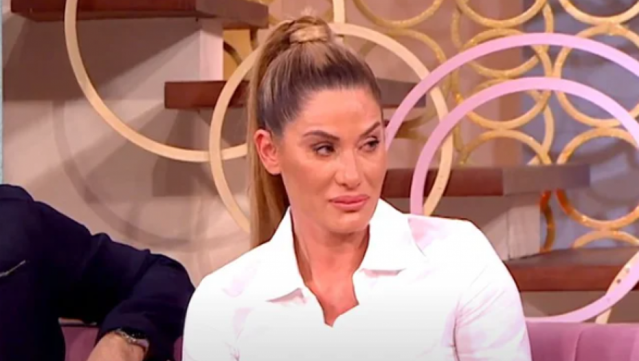 ZVEZDANOVA ŽENA SE GUŠI U SUZAMA Sutra ulazi u Zadrugu, NAJAVILA DA ĆE GA UNIŠITITI, otkrila STRAVIČNU ISTINU O NJEMU